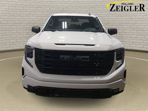 Used 2022 GMC Sierra 1500 Elevation image 2