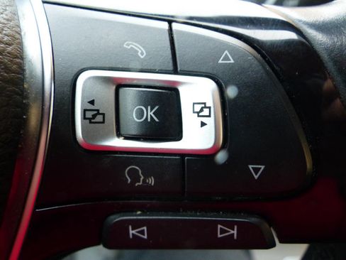 Used 2016 Volkswagen Golf SE image 28