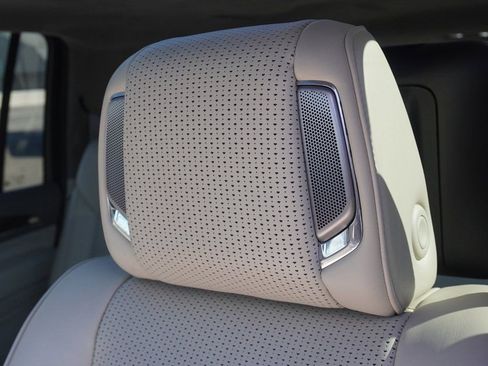 Used 2023 Cadillac Escalade ESV Premium Luxury Platinum w/ Heavy-Duty Trailer Package image 35