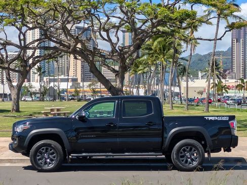 Used 2023 Toyota Tacoma TRD Off-Road w/ TRD Premium Off Road Package AWD/4WD image 2