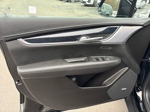 Used 2025 Cadillac XT5 Premium Luxury image 5