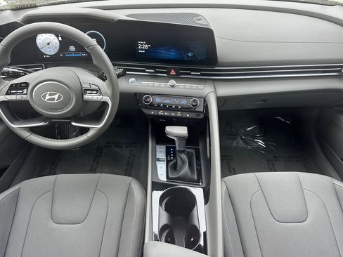 Used 2024 Hyundai Elantra SEL w/ Convenience Package image 13