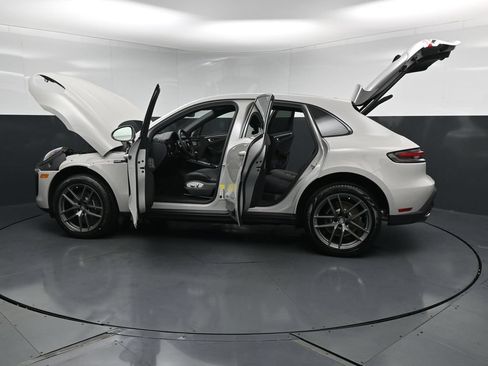 New 2026 Porsche Macan Turbo AWD/4WD image 32