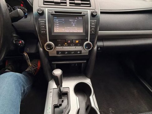 Used 2014 Toyota Camry SE w/ Moonroof Package image 11