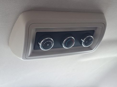 Used 2019 Dodge Journey SE w/ Connectivity Group FWD image 16