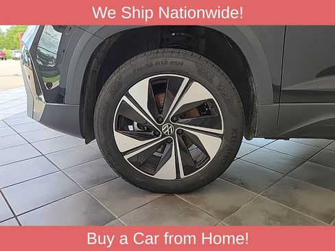 Used 2025 Volkswagen Taos SE AWD/4WD image 13
