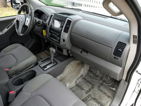 Used 2018 Nissan Frontier SV RWD image 9