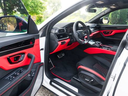 Used 2025 Lamborghini Urus SE AWD/4WD image 13