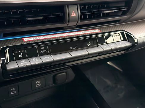 Used 2024 Toyota Prius XLE image 25