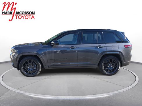 Used 2025 Jeep Grand Cherokee Summit w/ Obsidian Package image 15