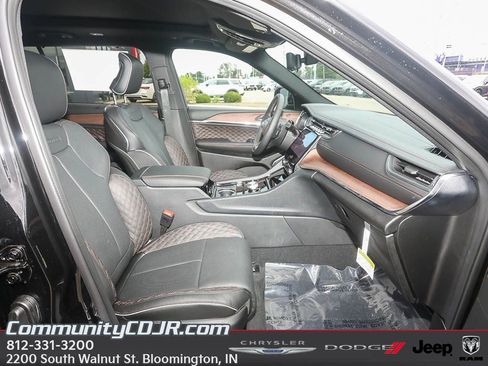 New 2025 Jeep Grand Cherokee L Summit w/ Advanced Protech Group IV image 20