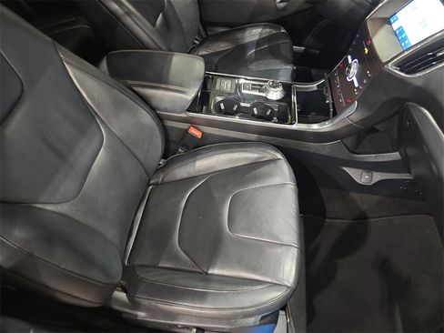 Used 2020 Ford Edge Titanium image 10