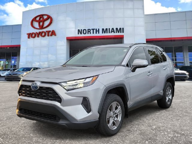 Used 2024 Toyota RAV4 XLE AWD/4WD image 2