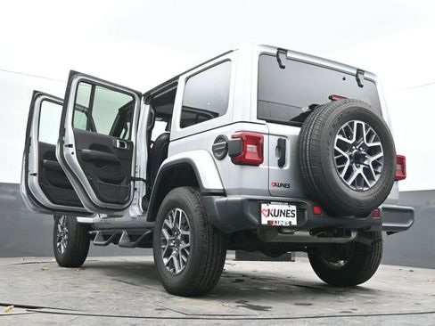 Used 2024 Jeep Wrangler Sahara image 65