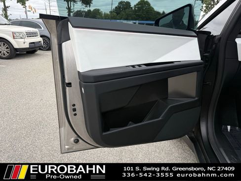 Used 2024 Tesla Cybertruck AWD Crew Cab image 16