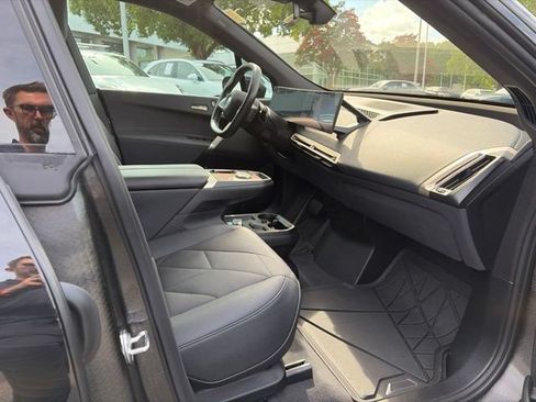Used 2024 BMW iX xDrive50 w/ Premium Package AWD/4WD image 18