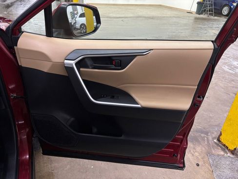 Used 2019 Toyota RAV4 LE w/ Carpet Mat Package image 18