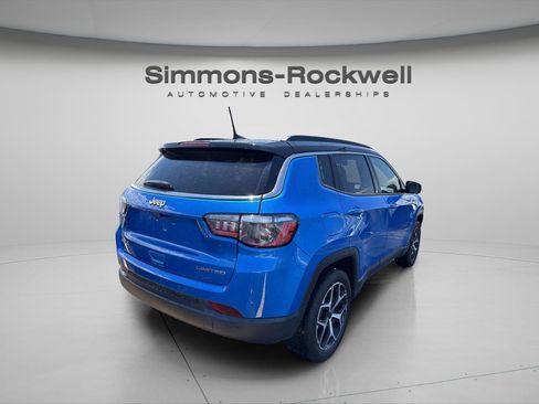 Used 2025 Jeep Compass Limited AWD/4WD image 5