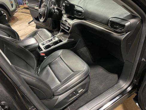 Used 2020 Ford Explorer XLT w/ Equipment Group 202A image 21