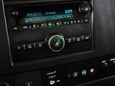 Used 2017 Chevrolet Express 2500 RWD image 19