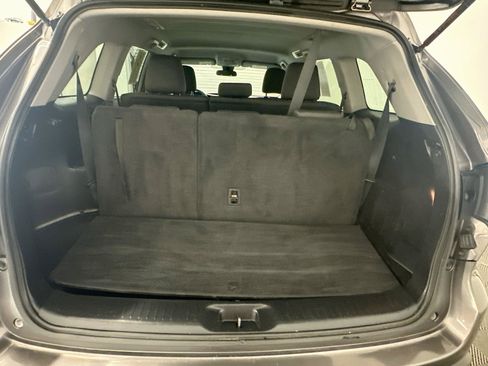 Used 2018 Toyota Highlander LE AWD/4WD image 29