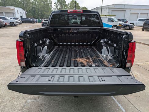 New 2024 Chevrolet Colorado LT w/ LT Convenience Package II image 6