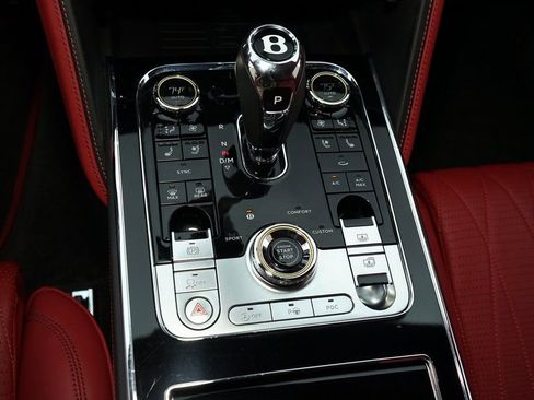 Used 2021 Bentley Flying Spur V8 image 22