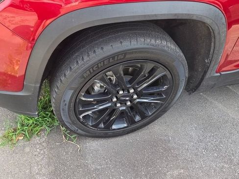 Used 2023 GMC Acadia SLE w/ Driver Convenience Package FWD image 7