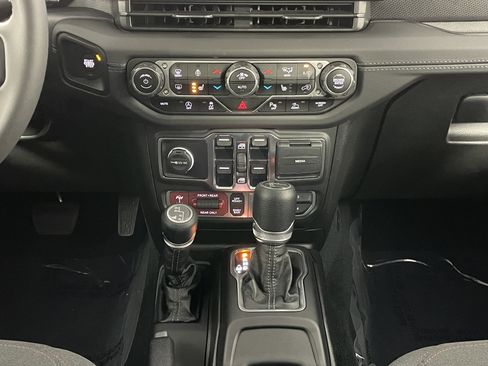 Used 2024 Jeep Gladiator Rubicon w/ Safety Group image 18