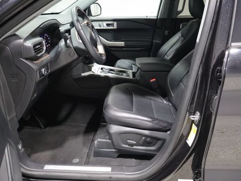 Used 2024 Ford Explorer Limited w/ Equipment Group 301A AWD/4WD image 9