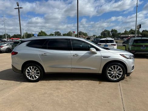 Used 2020 Buick Enclave Premium w/ Sun and Sites Package FWD image 4