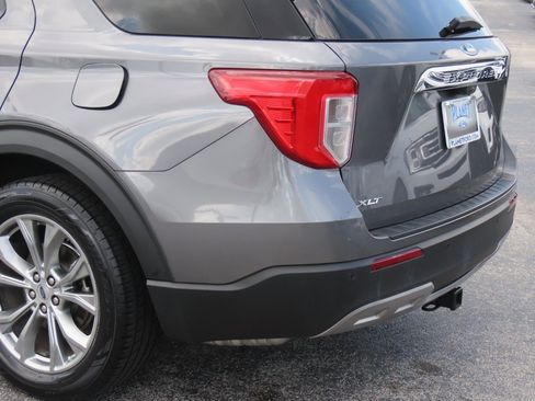 Used 2022 Ford Explorer XLT w/ Equipment Group 202A RWD image 16