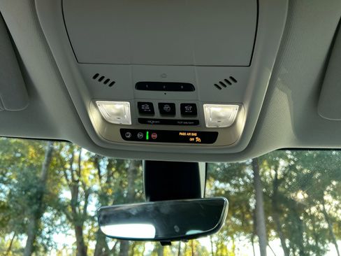 Used 2022 Buick Enclave Premium w/ Experience Buick Package image 29