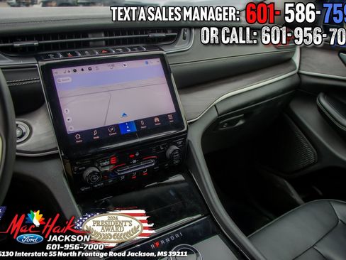 Used 2023 Jeep Grand Cherokee Limited image 13