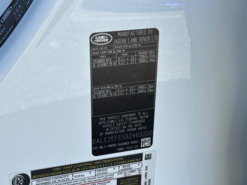 New 2025 Land Rover Defender 110 X-Dynamic SE image 28