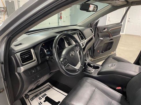 Used 2016 Toyota Highlander Limited AWD/4WD image 9