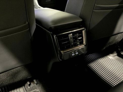 Certified 2025 Toyota Crown Signia image 35