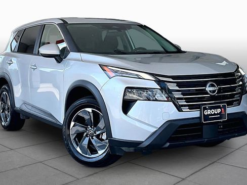 Used 2025 Nissan Rogue SV AWD/4WD image 3