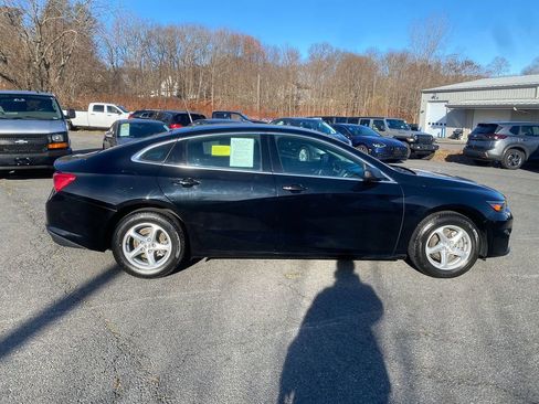 Used 2018 Chevrolet Malibu LS image 4