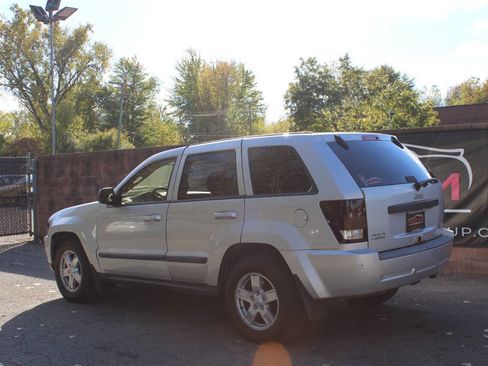 Used 2007 Jeep Grand Cherokee Laredo AWD/4WD image 3