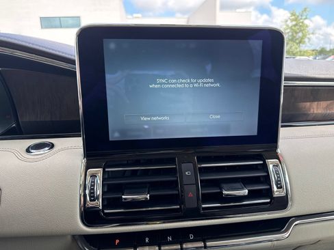 Used 2018 Lincoln Navigator Select w/ Technology Package RWD image 11