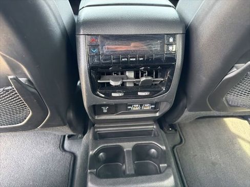 Used 2023 Jeep Grand Cherokee L Laredo image 18