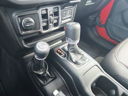 Used 2025 Jeep Wrangler Unlimited Sahara AWD/4WD image 37