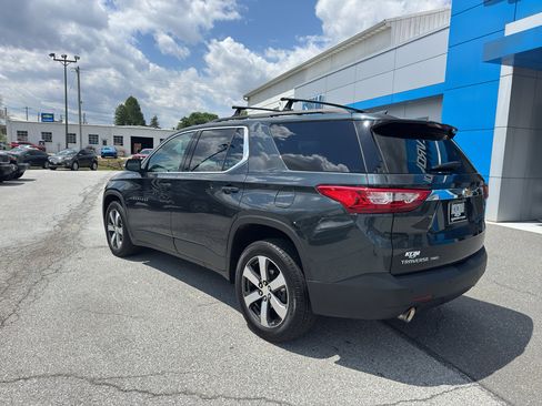 Used 2021 Chevrolet Traverse LT w/ LT Premium Package AWD/4WD image 8