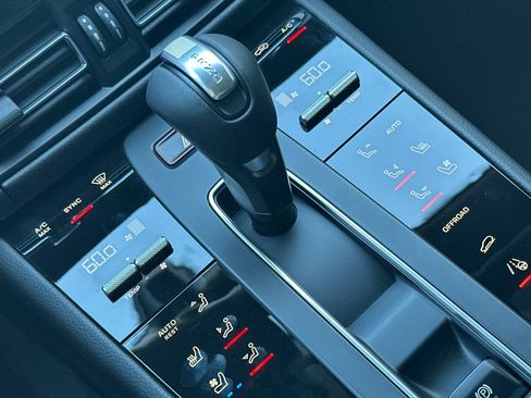 New 2026 Porsche Macan AWD/4WD image 28