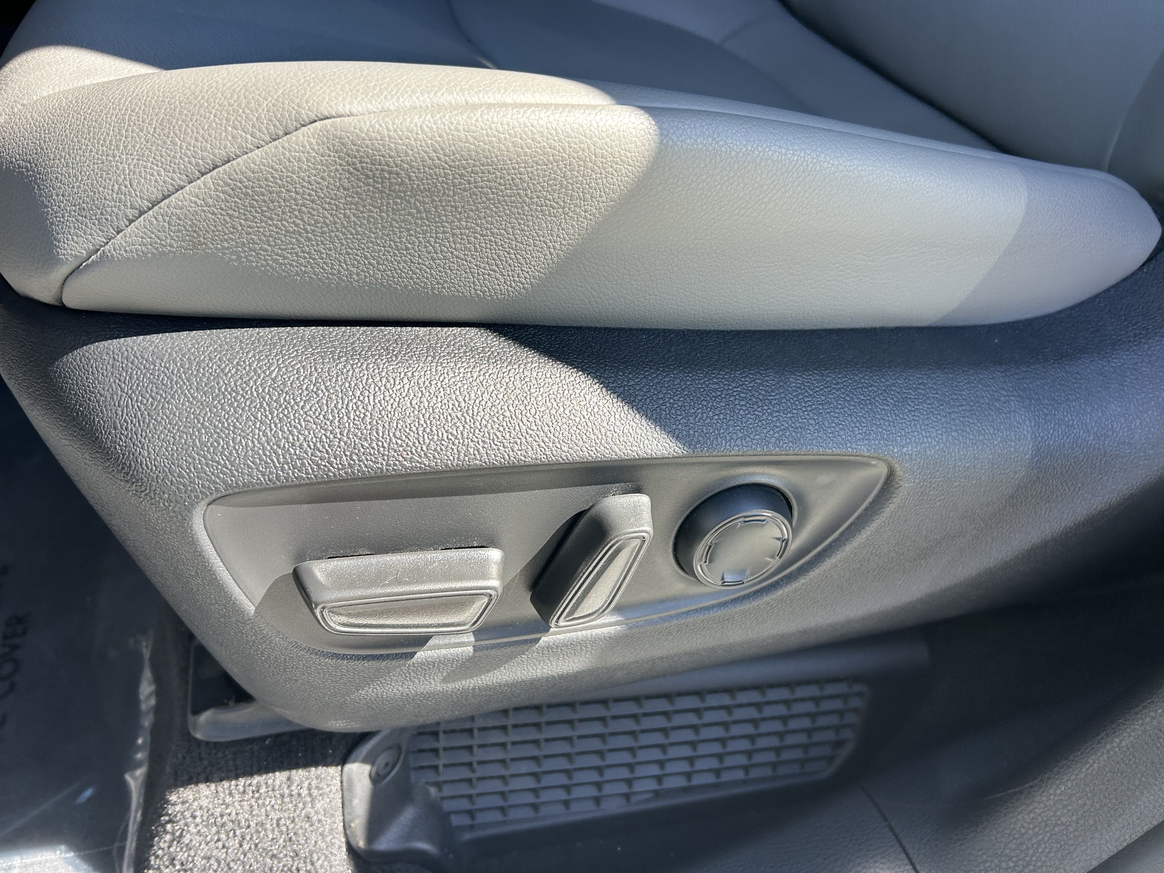 Certified 2026 Toyota Sienna XLE FWD image 17