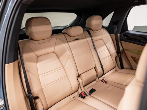 Used 2019 Porsche Cayenne AWD/4WD image 15