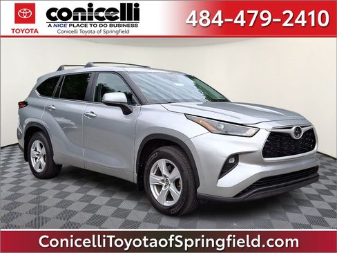 Used 2024 Toyota Highlander LE AWD/4WD image 1
