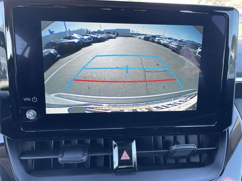 Used 2025 Toyota Corolla LE image 39