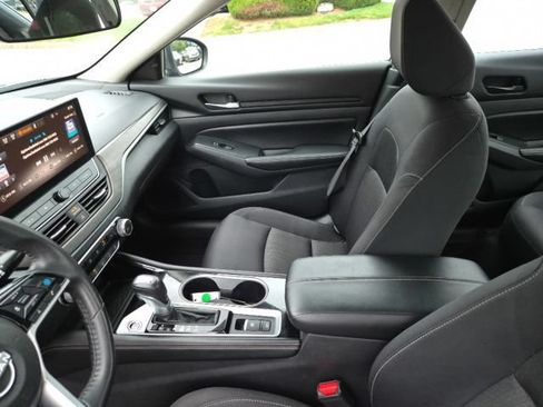 Used 2024 Nissan Altima 2.5 SV w/ SV Premium Package FWD image 16